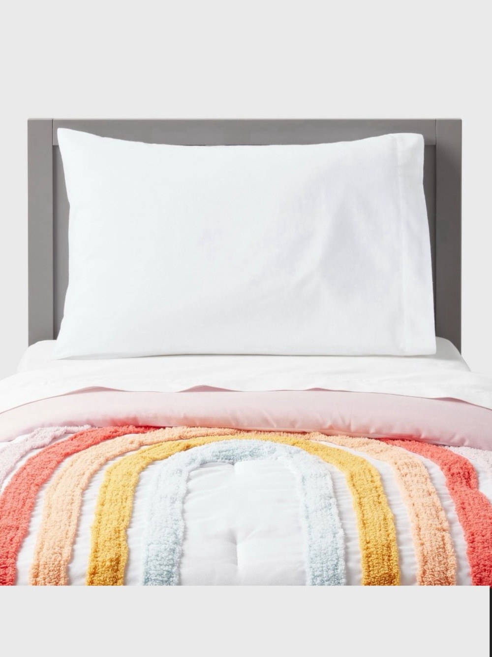 Pillowfort Kids Tufted Rainbow Comforter Toddler Bed Size